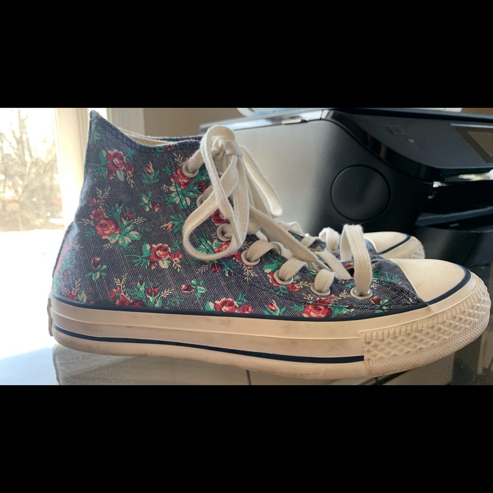Adorable Converse Shoes 💐